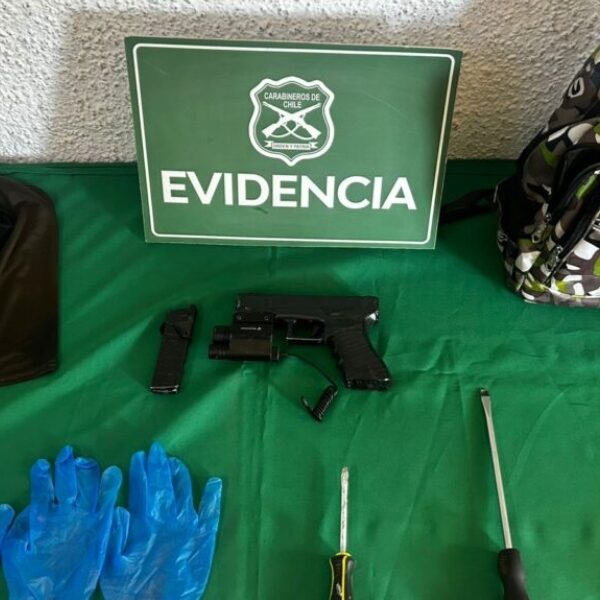 CARABINEROS SORPRENDE A TRES JÓVENES CON ARMA DE FANTASÍA Y PASAMONTAÑAS EN PUTAENDO