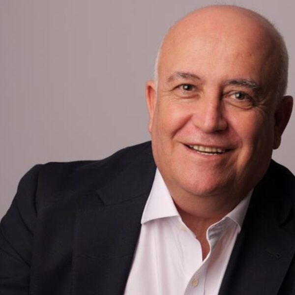 MAURICIO VIÑAMBRES: “QUIERO SER CLARO: NO ESTOY EN CONTRA DEL AEROPUERTO, PERO UN METROTREN REGIONAL ES MÁS URGENTE”