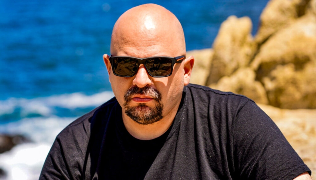 PERIODISTA FELIPE LEÓN DÍAZ RETOMA EL CAMINO DEL HIP-HOP COMO “SOLO DAME 2 RAZONES” Y LANZA NUEVO SINGLE