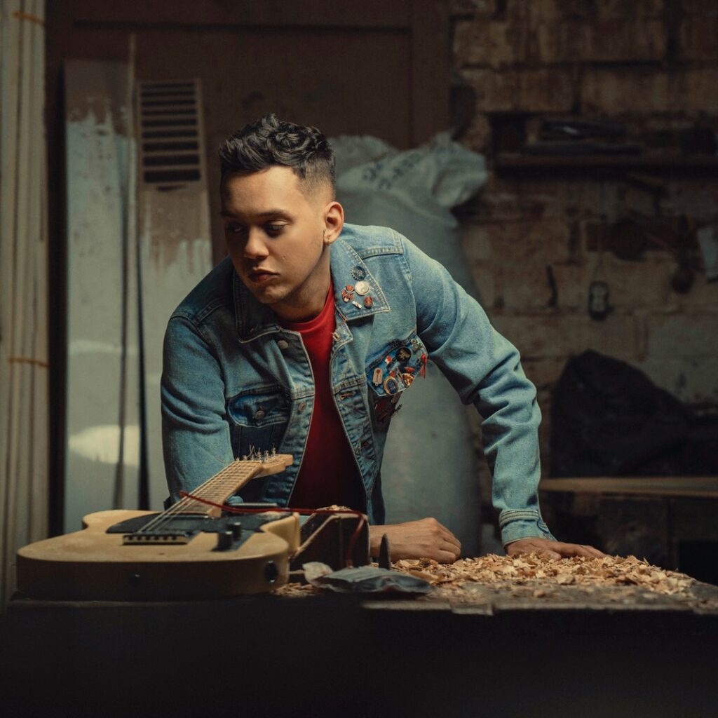 MÚSICO COLOMBIANO JOHN ARANGO PRESENTA ‘DESDE LA SANGRE’, UN DISCO DE ROCK Y POESÍA